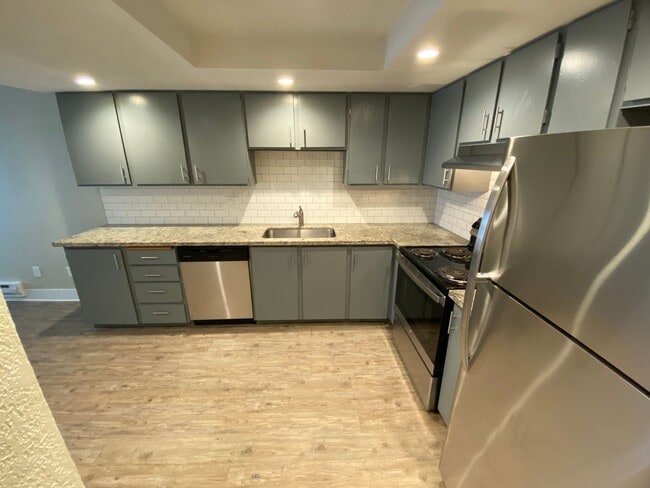 Building Photo - Open Concept Townhome with Balcony