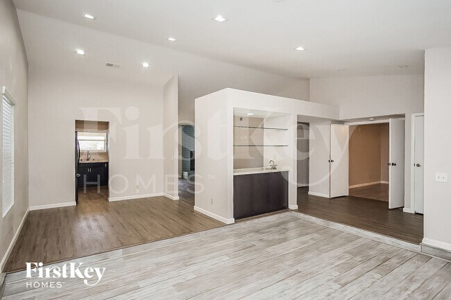 Building Photo - 354 Bekasina Dr