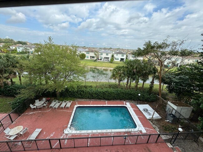 Building Photo - 1101 Crystal Lake Dr