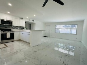 Building Photo - 414 SE 14th St