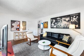 Building Photo - 39 Sidonia Ave