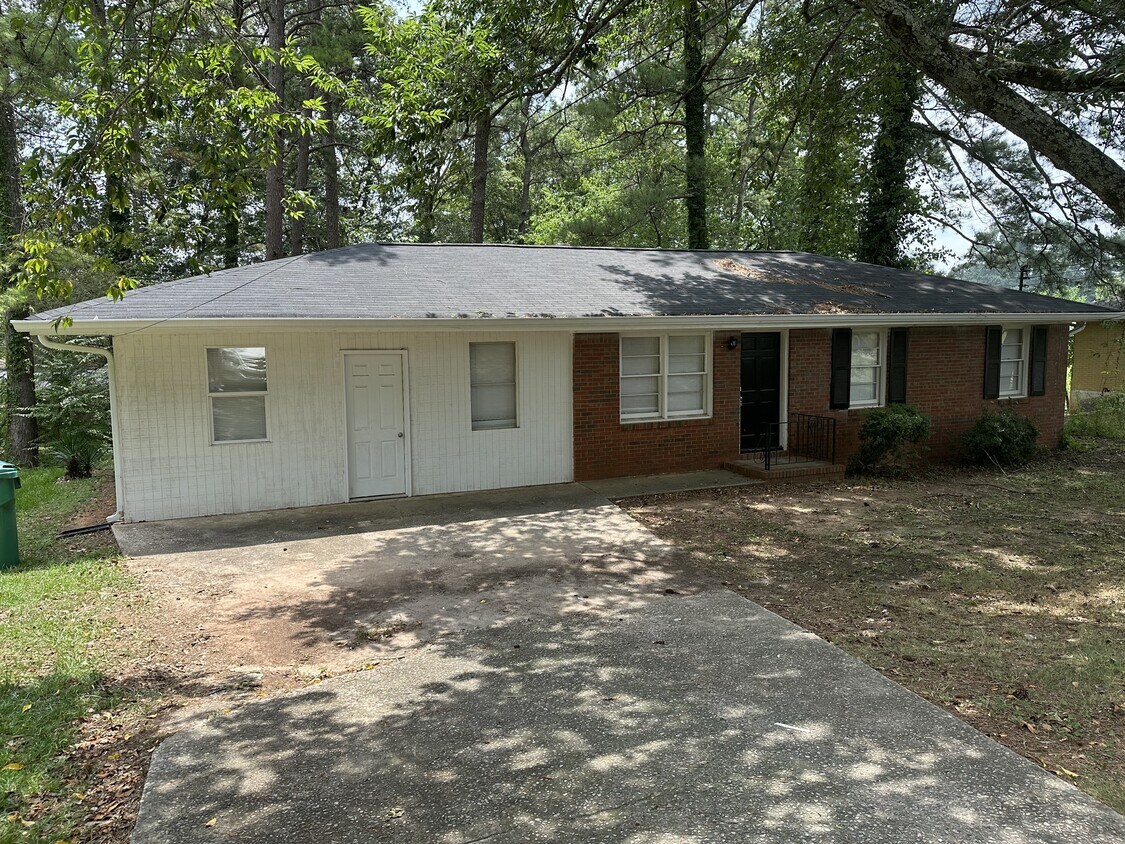 Primary Photo - 5884 Ash St