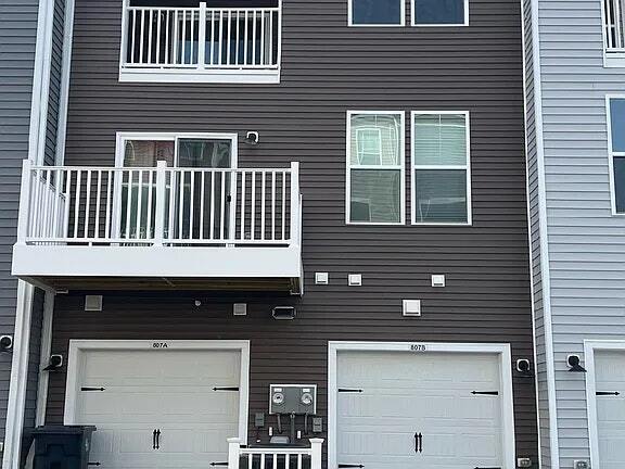 Foto del edificio - 807 Birchwood Hl Pl