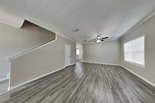 Foto del edificio - 18711 Singing Woods Dr