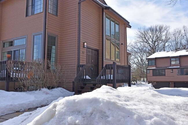 Building Photo - 255 North Rd