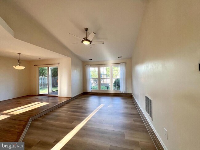 Foto del edificio - 6917 Lodestone Ct