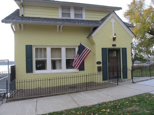 Front of House - 326 W 2nd St