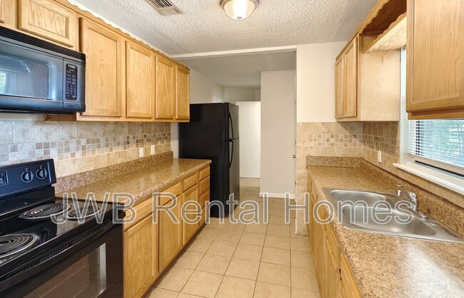 Building Photo - 4546 Revelstoke Dr