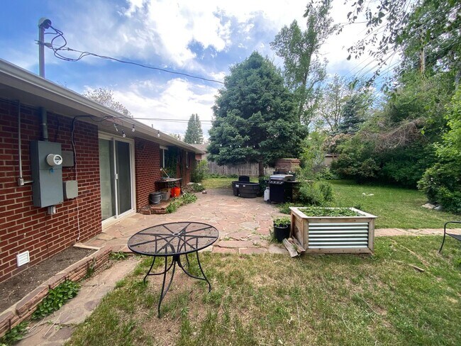 Foto del edificio - 3 Bed + Office 2 Bath Ranch Home with Larg...