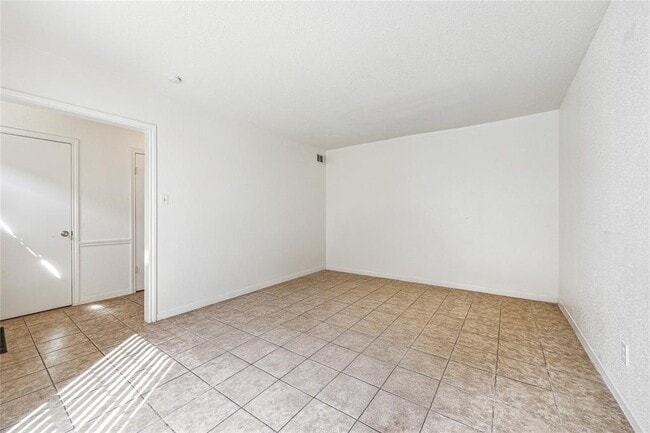 Building Photo - 3006 Falk Ct