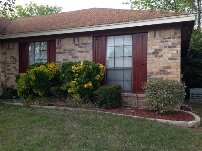 Foto del edificio - 6425 Kary Lynn Dr N