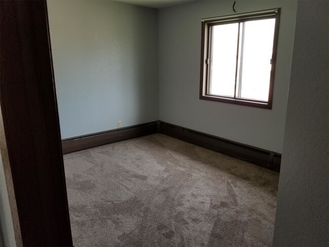Building Photo - 505 Village Dr