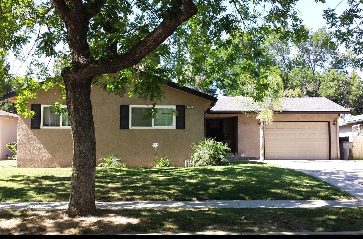 Foto principal - Updated home featuring a nice floor plan a...