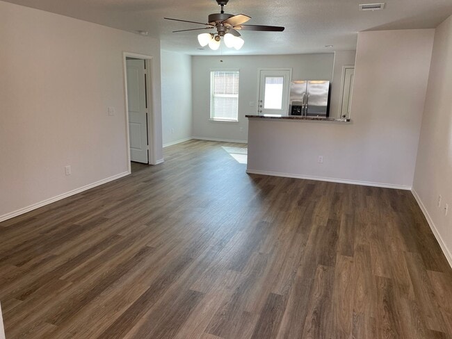 Building Photo - ***MARCH MADNESS SAVINGS!*** Three Bedroom...