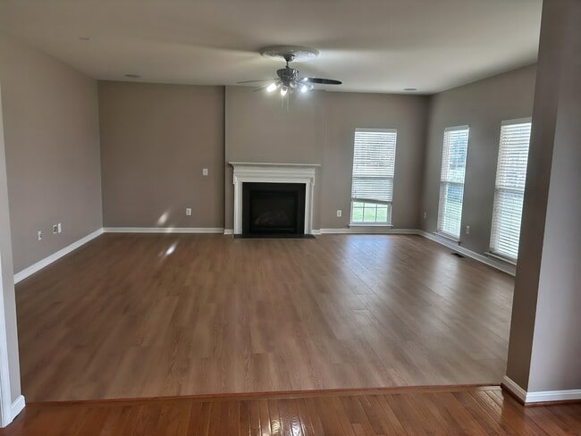 Family room - 15024 Burgandine Ave