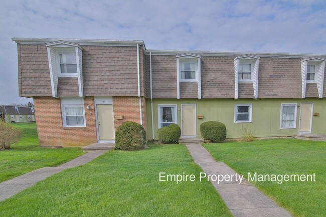 Foto del edificio - 524 Briar Cir N