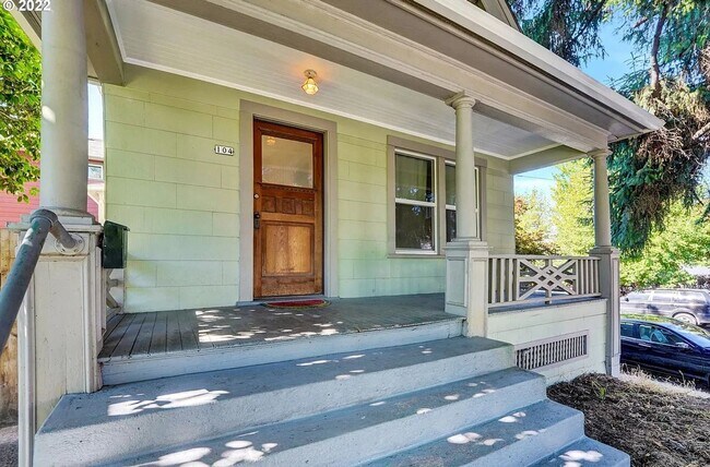 Building Photo - 104 NE Hancock Street ~ Charming Tri-Level...
