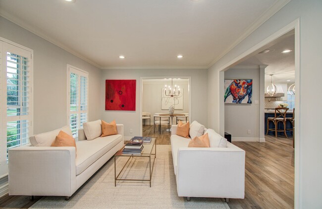 Building Photo - 422 Wycliffe Dr