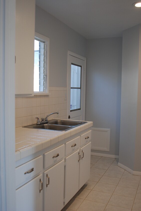 Kitchen - 4466 Tujunga Ave