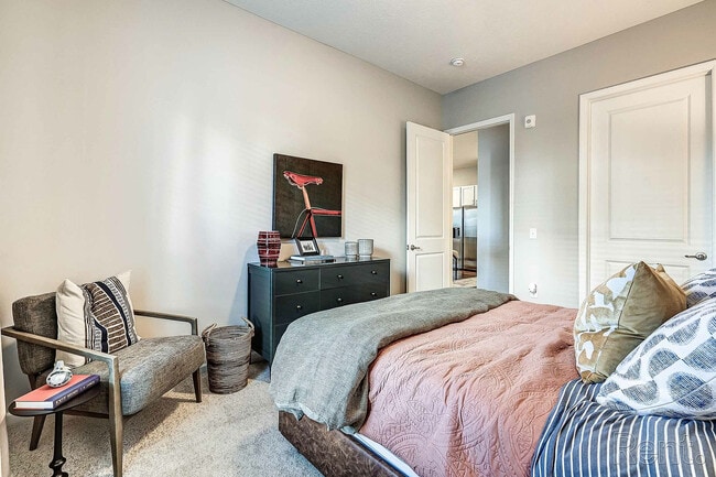 Building Photo - Kendall Park