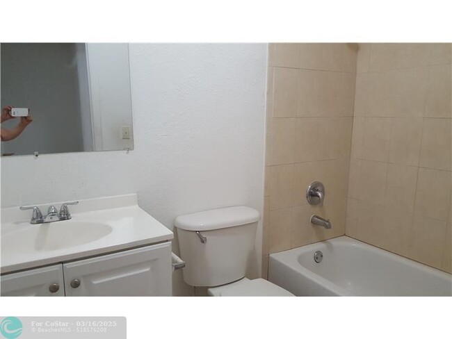 Building Photo - 400 NW 65th Ave