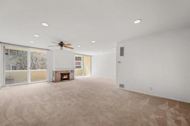 Building Photo - 6415 Green Valley Cir