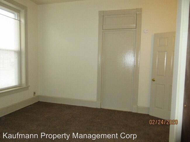 Building Photo - 203 W Dewald St