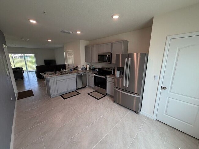 Foto del edificio - Stylish 3 ed 3 bath townhome in Apopka!!