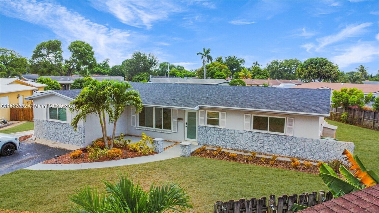 Foto principal - 8441 NW 18th St