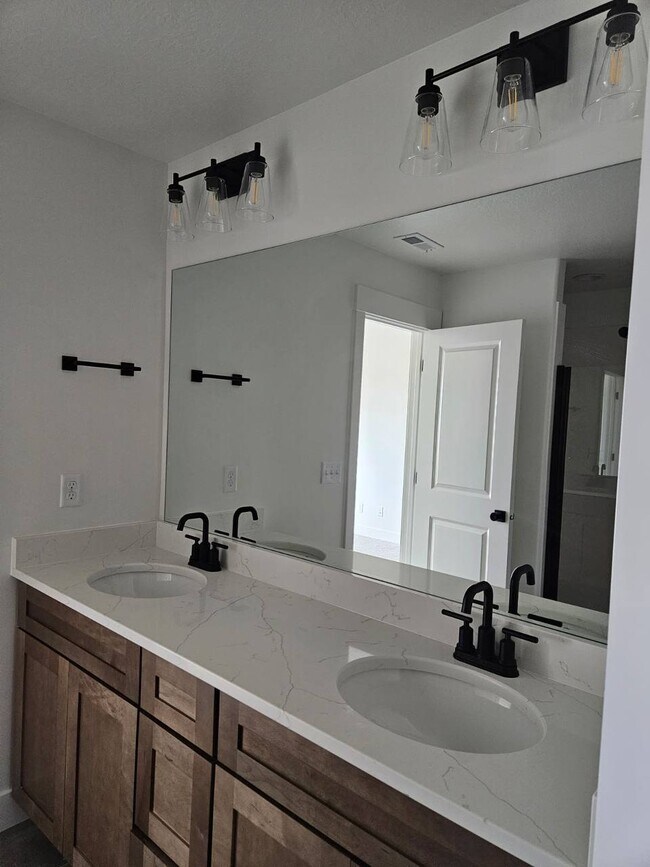 Building Photo - 1029 W Coral Charm Wy