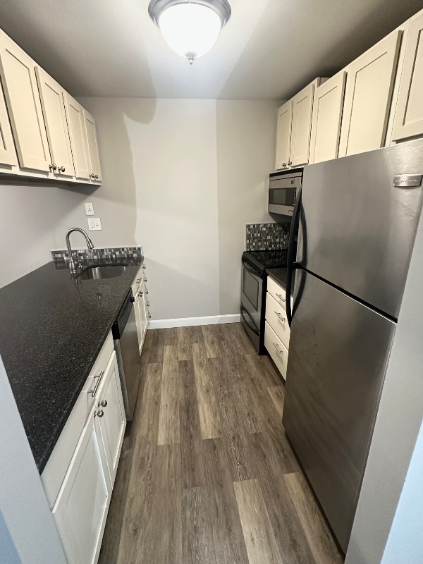 Building Photo - 807 Hickory Cir