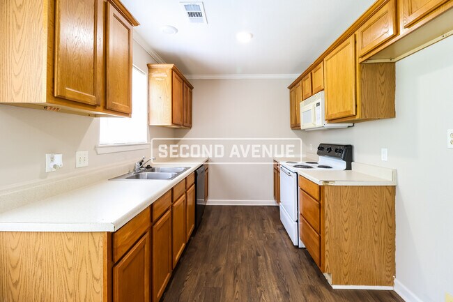 Building Photo - 110 Maplewood Dr