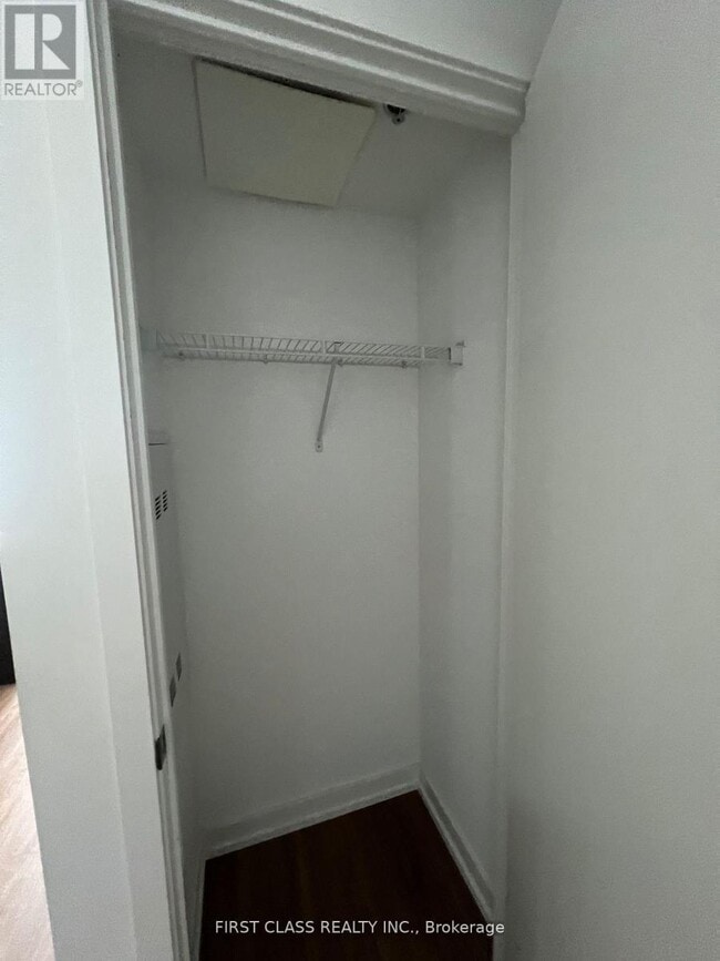 Building Photo - 203 College St