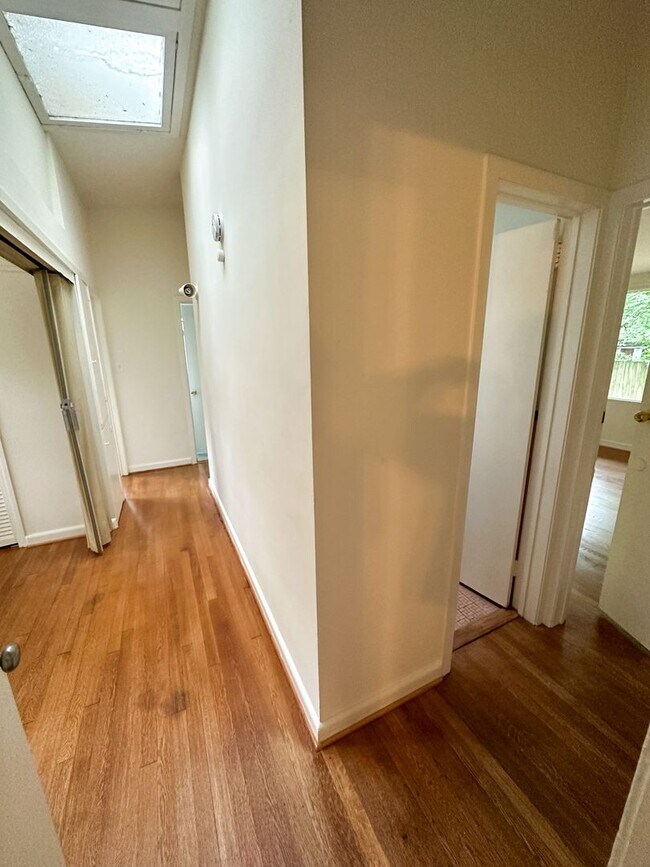 Building Photo - 5911 Massachusetts Ave, Bethesda, MD 20816