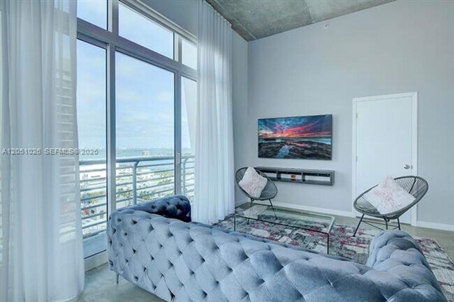 Building Photo - 16400 Collins Ave