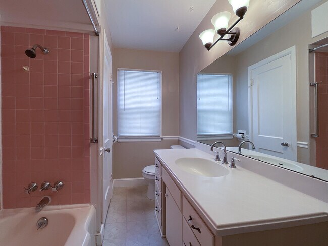 Building Photo - 4924 N 73rd St