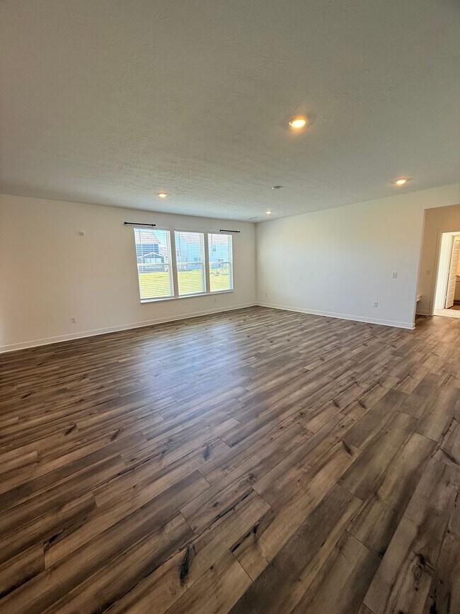 Foto del edificio - 1046 Elmwood Ln