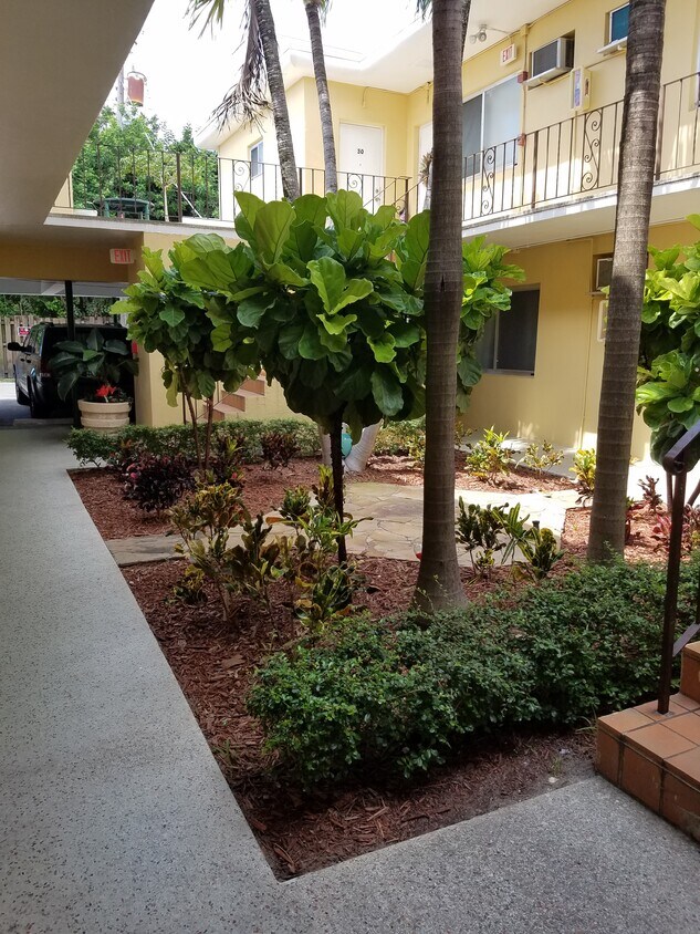 Primary Photo - 2330 Coral Way