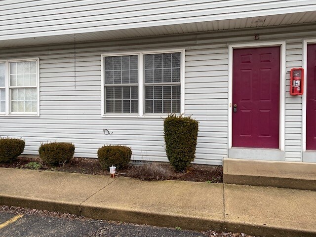 Primary Photo - 402 N Owens Dr