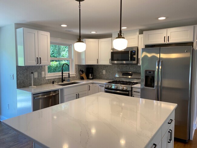 Kitchen w/ Stainless Steel Appliances, Quartz Countertops + Brand-New Cabinets - 13295 SW Pearl Street