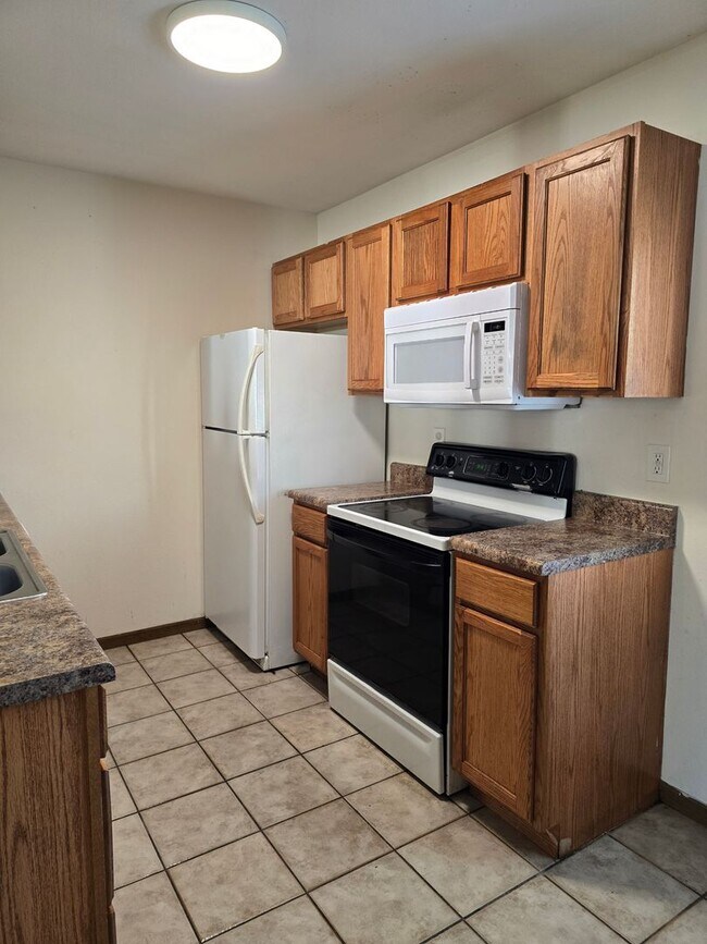 Building Photo - 5713-5715-5715 Canaveral Dr