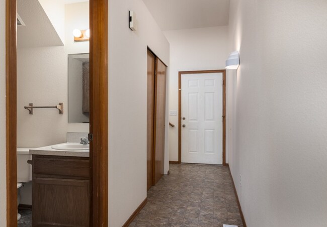 Foto del edificio - 2306 E Division St