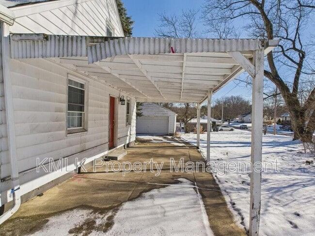 Foto del edificio - 871 Kennebec Ave