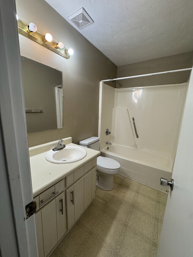 Foto del edificio - 1424 Tangora Ln