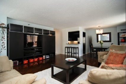Primary Photo - 70 W Huron St