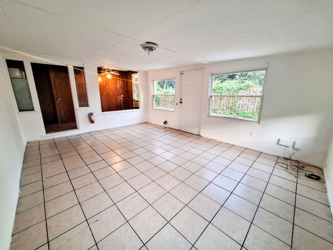 Building Photo - 2517 19th Ave W