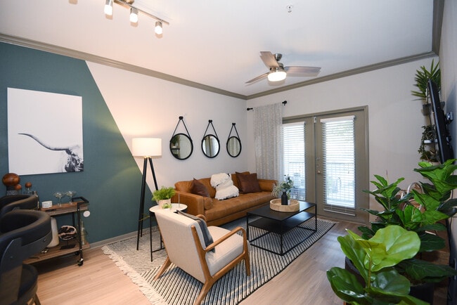 Building Photo - Deseo at Grand Mission