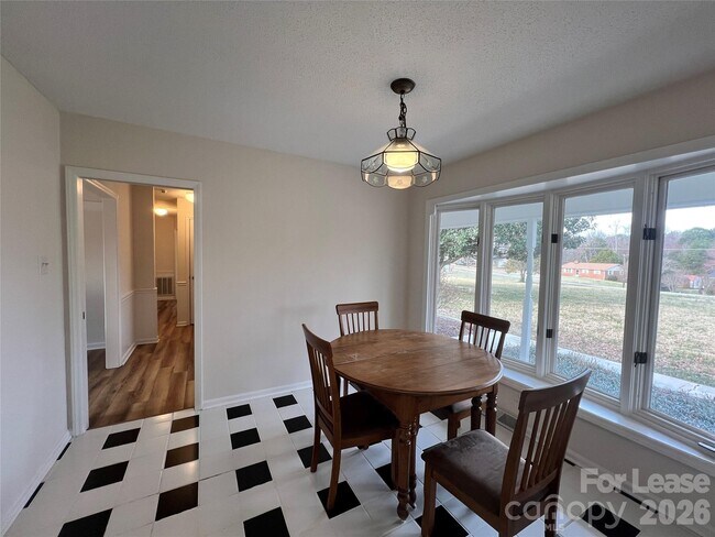 Foto del edificio - 149 Lytton Farm Rd