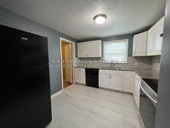 Building Photo - 405 E 92nd St