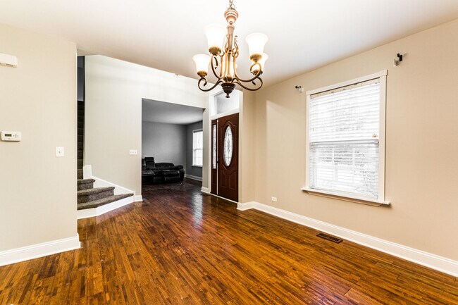 Building Photo - 713 Sunglow Ct